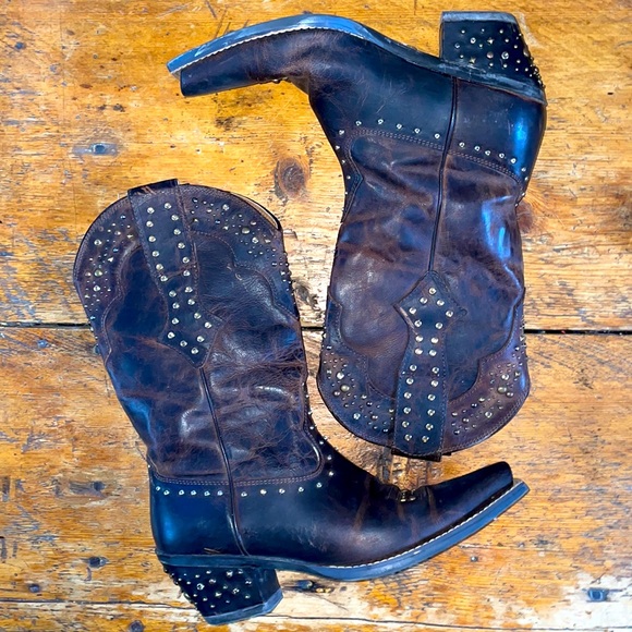 Ariat Shoes - ARIAT Rhinestone Cowgirl Boots🐎
